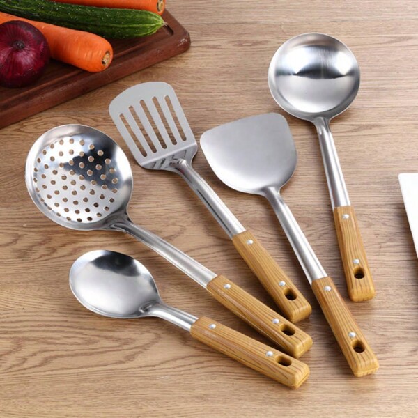 5-teiliges Kochgeschirr Set aus Edelstahl mit Holzgriffen - Pfannenwender, Reislöffel, Bratpfannenwender, Nudelsieb - Multifunktionales Kochgeschirr-Set für die Küche