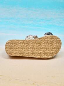 1 paire de sandales à plateforme et talon compensé avec décoration florale dans un style mignon et coloré pour femmes. Sandales confortables à enfiler avec semelle épaisse, idéales pour les activités casual, les voyages et les sorties