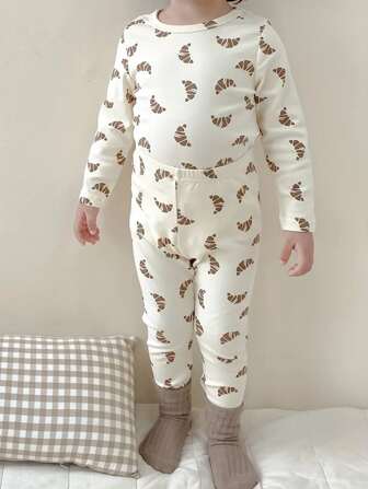 Babyjongens Tweedelige Thuiskledingset Met Een Maand Print