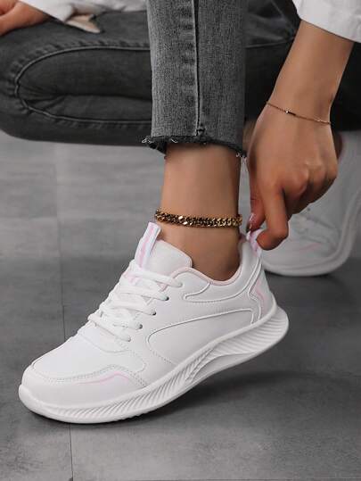 时尚百搭，轻松驾驭各种风格！防滑耐磨跑鞋，让女性跑步更安全可靠！轻便缓震运动鞋，适合日常步行和健身活动。撞色设计休闲鞋，时尚街头风，柔软皮革工作鞋。