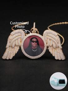 定制个性化天使翅膀镶嵌彩色照片项链，母亲节礼物，情人节礼物，生日周年纪念，送朋友、同学、毕业、圣诞节、家人高端礼物亮片时尚、复古、男女通用、老钱、野性、哥特、朋克定制、个性化、独特理想礼物，适合他/她、男朋友、女朋友、爸爸、妈妈、家人、朋友、祖父母、儿子、女儿、宠物，适合周年纪念日、生日、日常佩戴、舞会、父亲节、母亲节、情人节、毕业典礼、婚礼 - 金色 - 查看 1