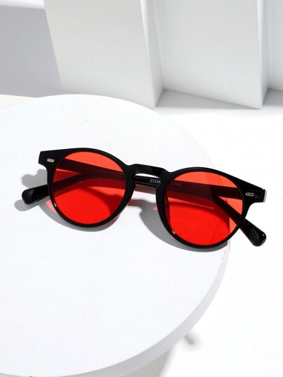 1 pieza Gafas redondas con montura pequeña y remaches en estilo retro para hombres, adecuadas para el estilo universitario, el estilo neutro vintage, la fotografía de moda callejera, las vacaciones y el viaje diario, con lentes de policarbonato, gafas de moda (con correa para gafas) para playa, vacaciones de verano, exterior y viaje.