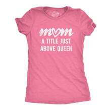 Womens Mom A Title Just Above Queen T Shirt Cute Mothers Day Love Graphic Novelty Tee Funny Womens T Shirts Cute Vintage Fashion Casual Ladies T-Shirt Gift - 石楠粉紅 - 查看 1