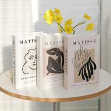 3 pièces Faux livres pour la décoration, livres décoratifs de luxe modernes factices pour la décoration d'étagères à la maison, décoration de salon, table basse de mode, décorations empilées. Convient pour de nombreux scénarios (décoration de chambre, maison, salon, bureau, salle de bain, bureau, meuble TV, hall d'entrée, bibliothèque). Divers cadeaux de fête.