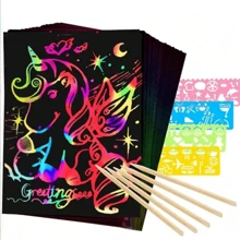 Un set di carte arcobaleno grattare, Blocco Note nero artigianale per graffiare, e modello di penna di scrittura in legno, ottimo per regali fai-da-te per bambini
