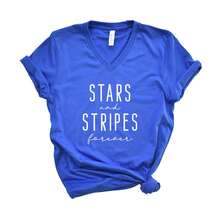 Stars And Stripes Forever | V-Neck Graphic Tee - 紅色 - 查看 5