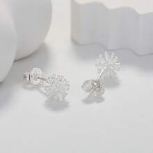 1 Pair Of Simple Hollowed-Out Flower Design Fashion Stud Earrings, Suitable For Ladies' Daily Wear (Made Of Copper), Women's Fashionable Niche Popular Jewelry Earrings - Yellow Gold - View 15