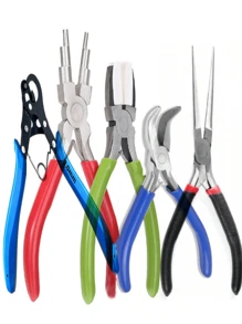 1 à 4 pièces Ensemble d'outils de pince pour la fabrication de bijoux, comprenant des pinces à 6 étapes, des pinces de type S larges, des pinces à bec rond de 9 aiguilles, des pinces à bec coudé, des pinces à bec de canard, des pinces à bec rond, des pinces pour tenir les perles, des pinces à bijoux, des pinces coupantes, des pinces à bec coudé, des pinces à bec plat, des pinces à mâchoires en nylon, pour le DIY de bijoux, des pinces à bec demi-rond, un outil de bobinage de fil circulaire, un ensemble de 6 pièces de pinces artisanales (couleurs aléatoires)