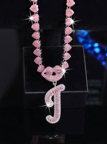 CVNANA قلادة سلسلة مربوطة مزخرفة مليئة بالألماس للرجال والنساء، قلادة حرف الهيب هوب لشفة الشفاه المزخرفة، هدية مجوهرات للفتيات.