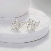 1 Par de Pendientes de botón de Moda con diseño sencillo de Flor hueca, adecuados para mujeres para usar como caídas decorativas en la vida cotidiana (Hechos de Material de Cobre), Mujeres pendientes de joyería de moda y de nicho - Plateado - Ver 10