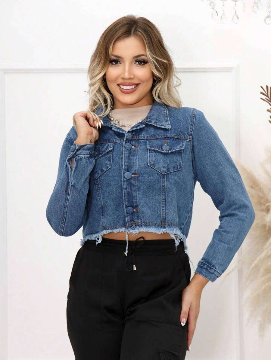 Jaqueta Cropped Jeans Feminino com Botões Forrados e Barra Desfiada Marmorizado - Lavagem Média - Visão 1