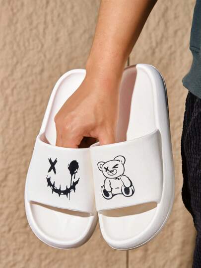 شباشب رجالية عصرية ومتعددة الاستخدامات مطبوعة برسوم كرتونية للإستخدام الداخلي و الخارجي مصنوعة من مادة خفيفة الوزن و مسامية الهواء - EVA لراحة يومية وللإستخدام في الشاطئ و الجري في الشعاب المائية و خوض المياه