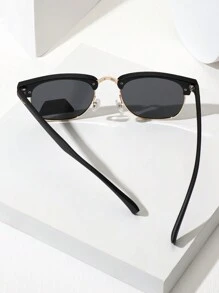 POLASUP 1 chiếc kính râm phân cực bán gọng (kèm dây chống trượt và khăn lau). Kính râm cổ điển thời trang phong cách retro cổ điển phong cách steampunk punk Y2K mọi mùa với gọng lớn và gọng nửa đầy màu sắc. Thiết kế kim loại hình vuông hình bầu dục làm cho nó hoàn hảo cho du lịch, lái xe, câu cá, cắm trại, đạp xe, đi bộ đường dài, chạy bộ và các hoạt động ngoài trời khác. Những chiếc kính râm bảo vệ UV400 này được làm bằng tròng kính composite phân cực có lớp phủ bảo vệ tia UV. Gọng nhựa chống trầy xước và không thể vỡ. Kính râm Kính râm Phụ kiện bãi biển Kính râm Kính râm cho kỳ nghỉ bãi biển mùa hè, ngoài trời, du lịch - Phụ kiện vàng gọng đen/ống kính phân cực màu xám - Xem 4