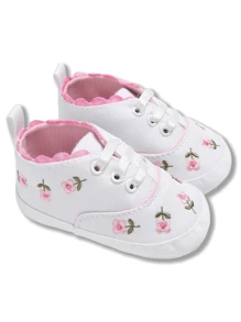 أحذية قماش للرضع طرز زهور بيضاء أحذية رضع ناعمة مريحة للمشي الأول للرضع الخارجية في الربيع والخريف