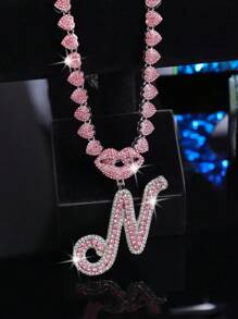 CVNANA قلادة سلسلة مربوطة مزخرفة مليئة بالألماس للرجال والنساء، قلادة حرف الهيب هوب لشفة الشفاه المزخرفة، هدية مجوهرات للفتيات.