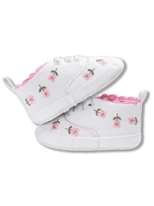 أحذية قماش للرضع طرز زهور بيضاء أحذية رضع ناعمة مريحة للمشي الأول للرضع الخارجية في الربيع والخريف