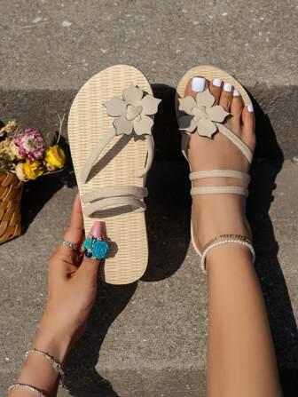 Sandalias planas con estampado floral dulce y sencillo para mujer, con plantilla de bambú y plush beige, perfectas para vacaciones de verano, fiestas y actividades en la playa en Hawái para estudiantes femeninas