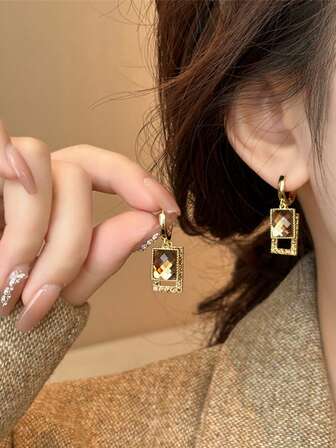 1對獨特優雅的古銅色水晶嵌鑲方形耳環