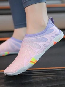 Sapatos de praia anti-corte e anti-rocha para mulheres ao ar livre, de borracha anti-derrapante e secagem rápida, para natação, derivação, mergulho, pesca, sapatos de cinco dedos de tamanho grande, adequados para esportes aquáticos no verão, festas na praia, festivais, material de cabedal de malha, respirável, secagem rápida, sapatos especiais para wading ao ar livre. - Roxa - Ver 2