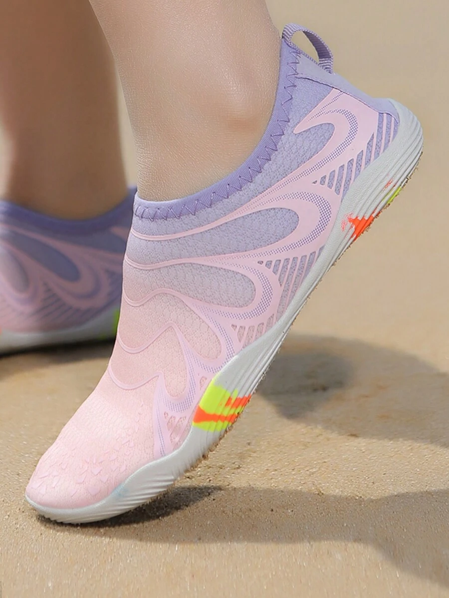 Sapatos de praia anti-corte e anti-rocha para mulheres ao ar livre, de borracha anti-derrapante e secagem rápida, para natação, derivação, mergulho, pesca, sapatos de cinco dedos de tamanho grande, adequados para esportes aquáticos no verão, festas na praia, festivais, material de cabedal de malha, respirável, secagem rápida, sapatos especiais para wading ao ar livre. - Roxa - Ver 1