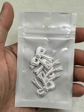 aprille 5 piezas de parches autoadhesivos de bordado con forma de mini lazo rojo y rosa para ropa, zapatos, vestidos y camisetas de niños. Se planchan directamente sobre la ropa