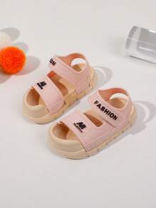Nouvelles sandales décontractées pour enfants à la mode, confortables, à bout anti-collision, semelle souple et unicolores pour la plage