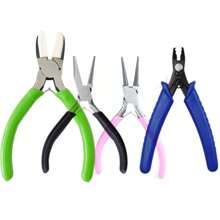 1 à 4 pièces Ensemble d'outils de pince pour la fabrication de bijoux, comprenant des pinces à 6 étapes, des pinces de type S larges, des pinces à bec rond de 9 aiguilles, des pinces à bec coudé, des pinces à bec de canard, des pinces à bec rond, des pinces pour tenir les perles, des pinces à bijoux, des pinces coupantes, des pinces à bec coudé, des pinces à bec plat, des pinces à mâchoires en nylon, pour le DIY de bijoux, des pinces à bec demi-rond, un outil de bobinage de fil circulaire, un ensemble de 6 pièces de pinces artisanales (couleurs aléatoires)