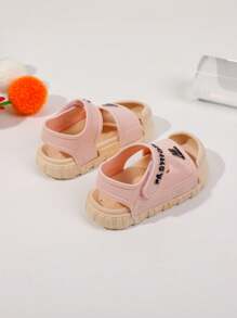 Nouvelles sandales décontractées pour enfants à la mode, confortables, à bout anti-collision, semelle souple et unicolores pour la plage