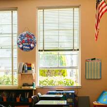 1入組7月4日愛國者節門牌標誌12英寸日2D地精「上帝保佑美國」木製懸掛標誌，附有圓形阵亡将士纪念日门牌标志装饰，使用於家居、户外花园花环装饰 - 藍色 - 查看 5