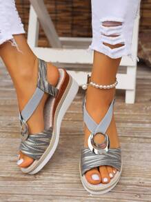 大码女式夏季新款厚底凉鞋，金色金属扣装饰露趾草编坡跟高跟鞋