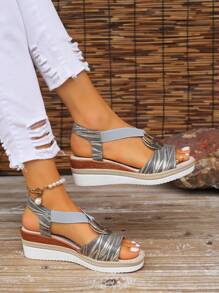 大码女式夏季新款厚底凉鞋，金色金属扣装饰露趾草编坡跟高跟鞋