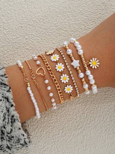 Ensemble de 8 bracelets mignons avec des fleurs en forme de marguerite, en forme de coeur et perles simulées, idéal pour les cadeaux de fête de rendez-vous des femmes