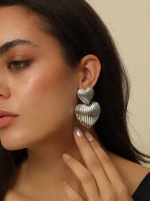 1 par de pendientes geométricos con forma de corazón de textura de concha metálica dorada, regalo para la novia