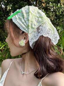 1 件春夏海滩配饰轻质蕾丝三角围巾：法式复古格子头带、甜美少女乡村风格发带、丝带发巾。法式乡村风格白色蕾丝头巾：时尚女士三角围巾头带、扎发发带、海滩配饰。头巾、发带、头带非常适合在情人节装扮您 - 米色 - 查看 3