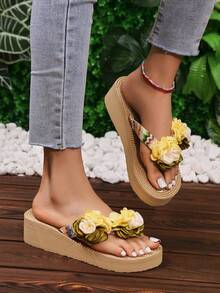 1 par de sandalias de cuña para niñas adolescentes, estilo de princesa de verano, con bloqueo de color, suela de fondo grueso, informal para mujeres, chanclas de playa con decoración de rosa y antideslizante - Amarillo - Ver 3