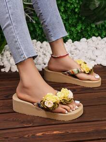 1 par de sandalias de cuña para niñas adolescentes, estilo de princesa de verano, con bloqueo de color, suela de fondo grueso, informal para mujeres, chanclas de playa con decoración de rosa y antideslizante - Amarillo - Ver 5