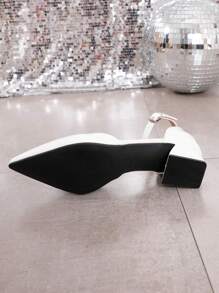 Escarpins blancs à talons hauts pour femmes, sandales à talons épais. Chaussures élégantes et confortables pour dames avec bout pointu et talon moyen. Mules, sandales compensées, à brides, à bout fermé. Printemps/Été