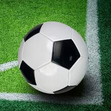 Un balón de fútbol clásico blanco y negro en talla 5, cosido a máquina, adecuado para entrenamiento, construcción de equipos y entretenimiento. - Blanco y Negro - Ver 3