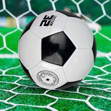 Un balón de fútbol clásico blanco y negro en talla 5, cosido a máquina, adecuado para entrenamiento, construcción de equipos y entretenimiento. - Blanco y Negro - Ver 5