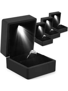 1个优雅的LED首饰盒，非常适合存放戒指、吊坠和手链，饰以闪亮水晶，是求婚、订婚、婚礼和特殊场合的完美之选。精致的黑色天鹅绒内衬首饰展示礼盒，适合作为圣诞节、情人节和周年纪念礼物。 - 黑色 - 查看 15