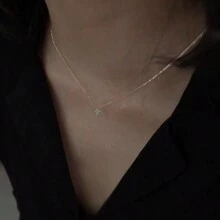 1 pieza Collar de cadena clavícula japonesa de plata esterlina S925 plateada en miniatura con colgante cruzado de diamantes y circonitas cúbicas únicas y delicadas, gran regalo para novias
