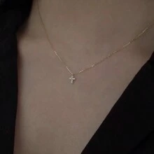 1 pieza Collar de cadena clavícula japonesa de plata esterlina S925 plateada en miniatura con colgante cruzado de diamantes y circonitas cúbicas únicas y delicadas, gran regalo para novias