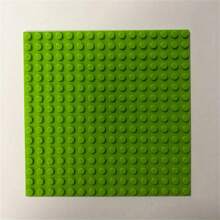 一个大号16*32和16*16积木底座，用于DIY积木墙玩具，适合室内玩耍（图片仅供参考，以实际物品为准）房间装饰