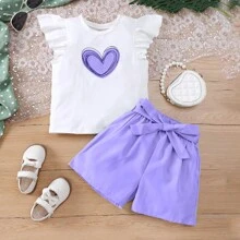 Conjunto de estilo dulce para niñas preadolescentes para primavera/verano, blusa blanca con mangas de volantes y estampado de corazones, y shorts de unicolor, 2 piezas de conjunto de moda casual de verano para niños - Morado - Ver 3