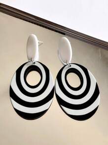 優雅的黑白圓形豹紋印象馬印花耳環一對女式 - 橢圓形耳夾款 - 查看 3