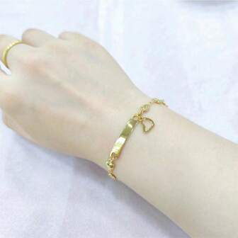 新款时尚简约不锈钢弧形铭牌心形吊饰镀金可调节手链带尾链，适合女性日常佩戴。情人节