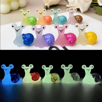 Miniature Resin Night Light Snail With Glow In The Dark Effect For DIY Jewelry Making, Grass Moss Decor, Insect & Animal Fluorescent Mini Snail, Wholesale Miniature Landscape Decoration, Ideal Gift For Family Collection Birthday Gifts Graduation