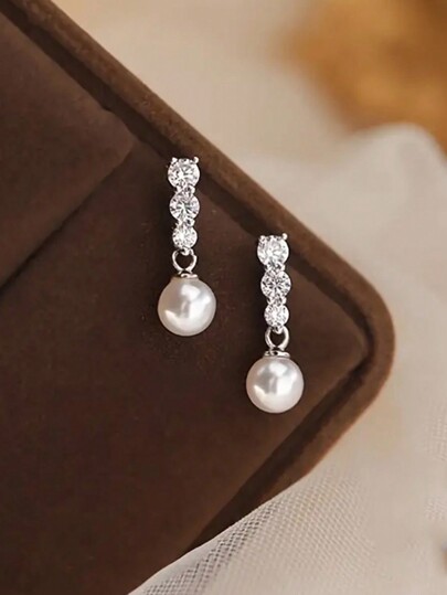 زوج من أقراط الأذن المرصعة بالزركونيا النحاسية والخرز اللؤلؤي على شكل قطرة ماء، هدية فاخرة وأنيقة للنساء