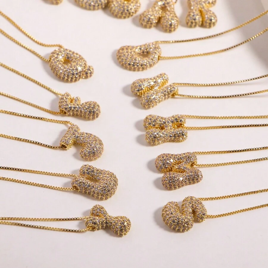 1 Stück Damen Halskette Anhänger Charme mit goldbeschichteter Kubik-Zirkonia Anfangsbuchstabe-Buchstaben-Perlen. 26 Buchstaben und individuelle Namenshalskette bieten ein Vintage-Schmuckgeschenk.