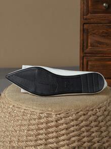 Chaussures plates confortables à bout pointu et col bas avec boucle, en vert menthe pour une utilisation quotidienne et des activités extérieures, gris, marron et bleu marine pour des chaussures décontractées